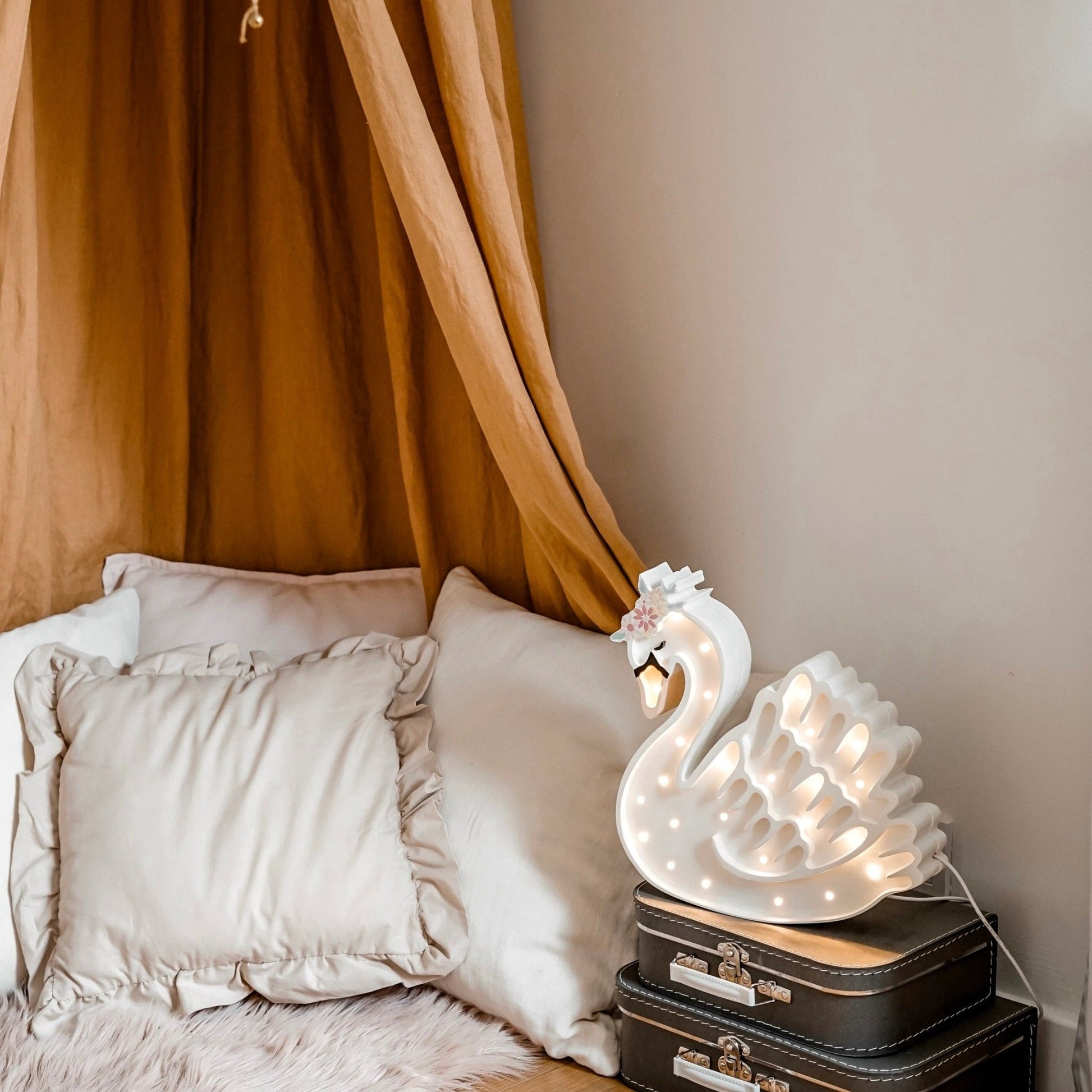 Little Lights Swan Lamp - Blissfully Lavender BoutiqueLittle Lights US